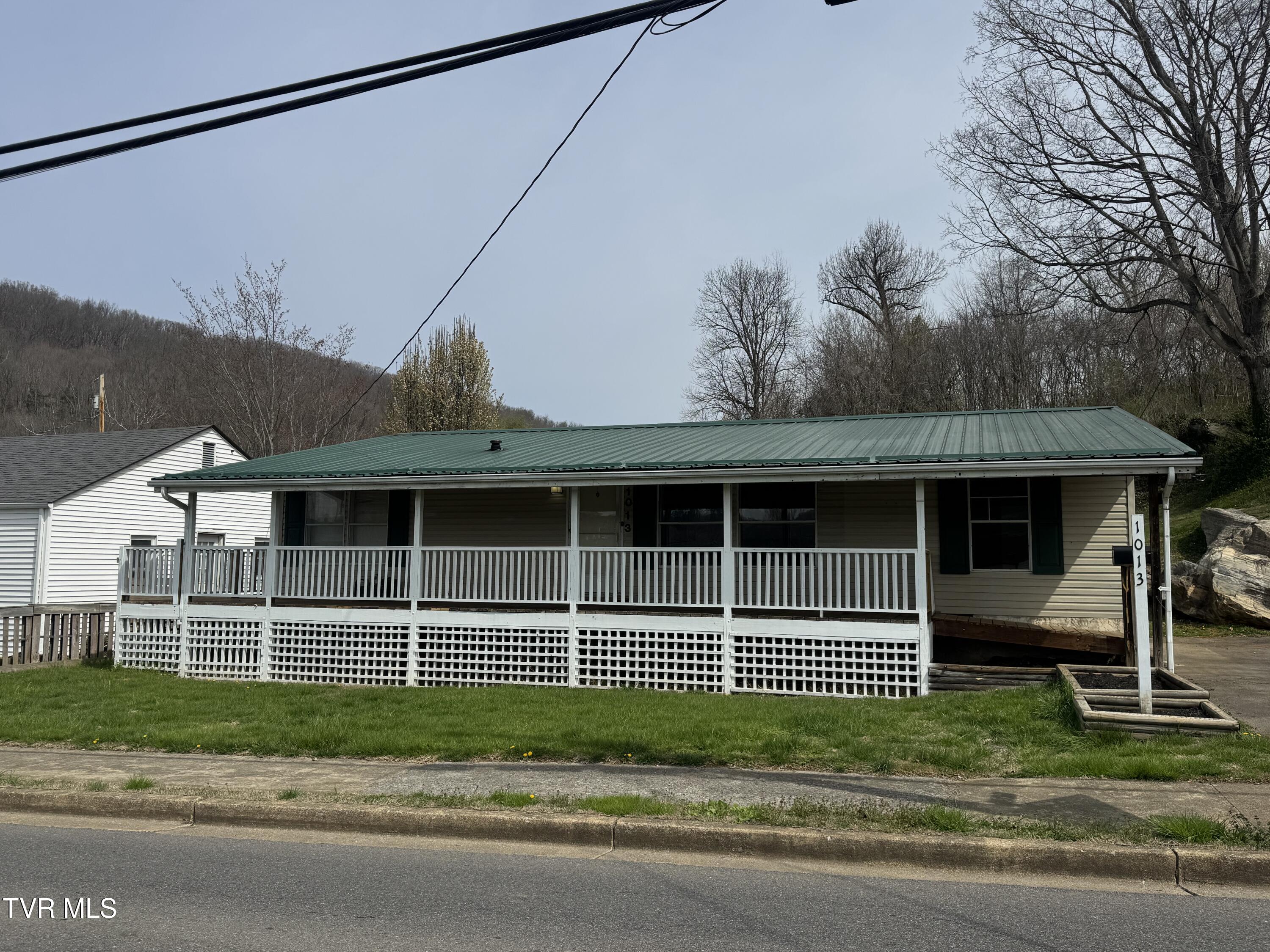 1013 Siam Road Elizabethton, TN 37643 - Photo 16 of 20 IMG_7082