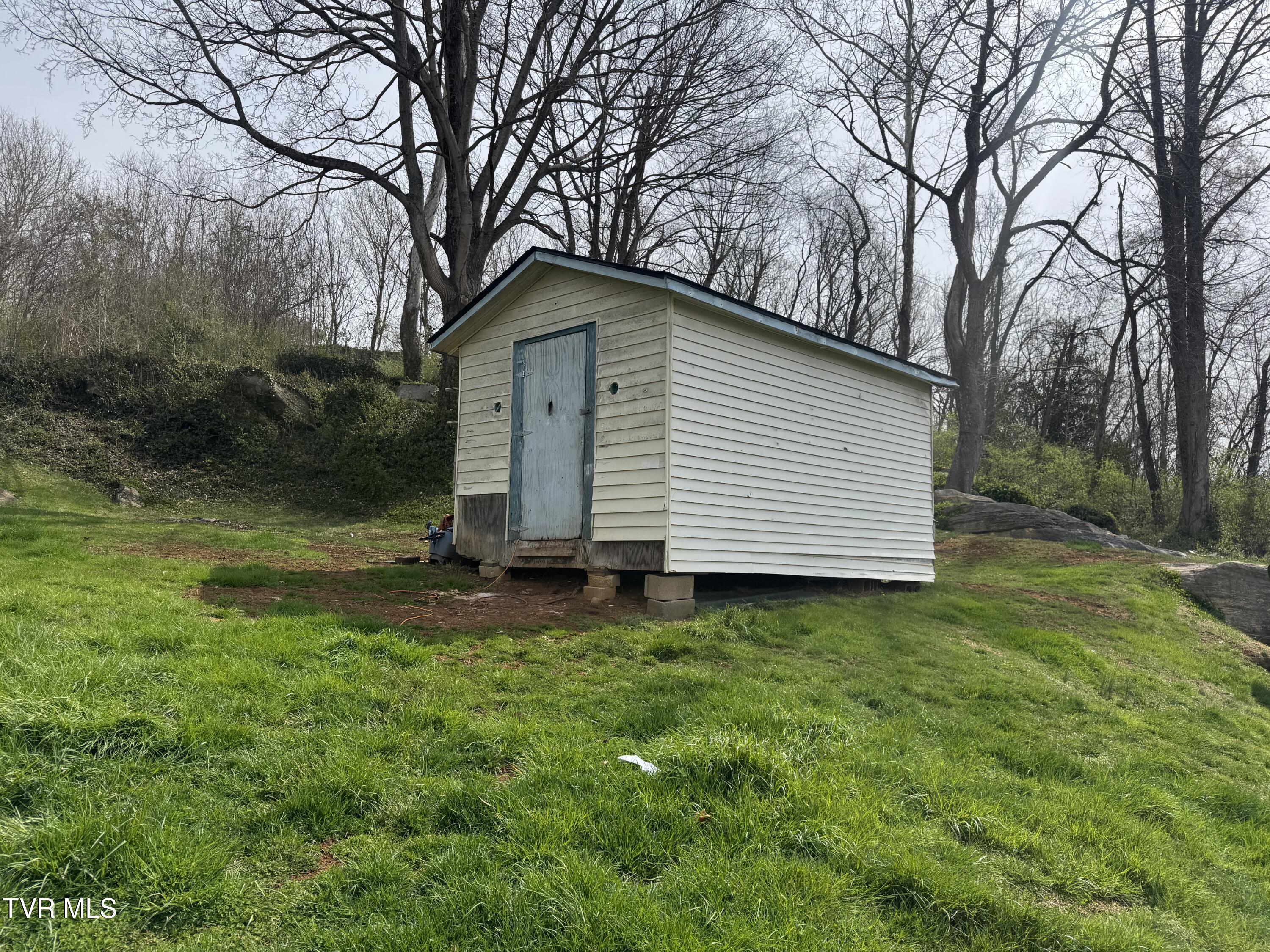 1013 Siam Road Elizabethton, TN 37643 - Photo 17 of 20 IMG_7089