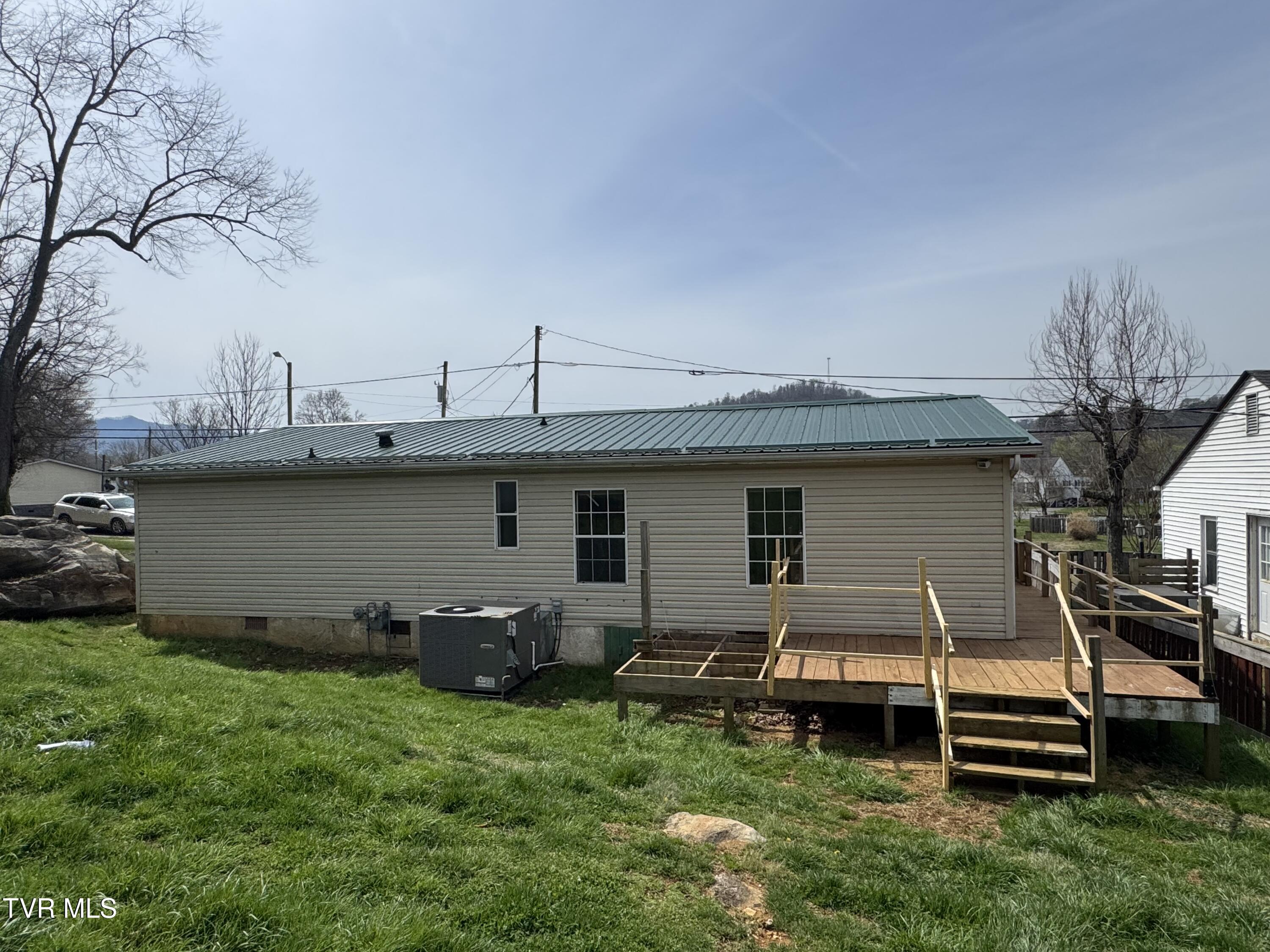 1013 Siam Road Elizabethton, TN 37643 - Photo 19 of 20 IMG_7090