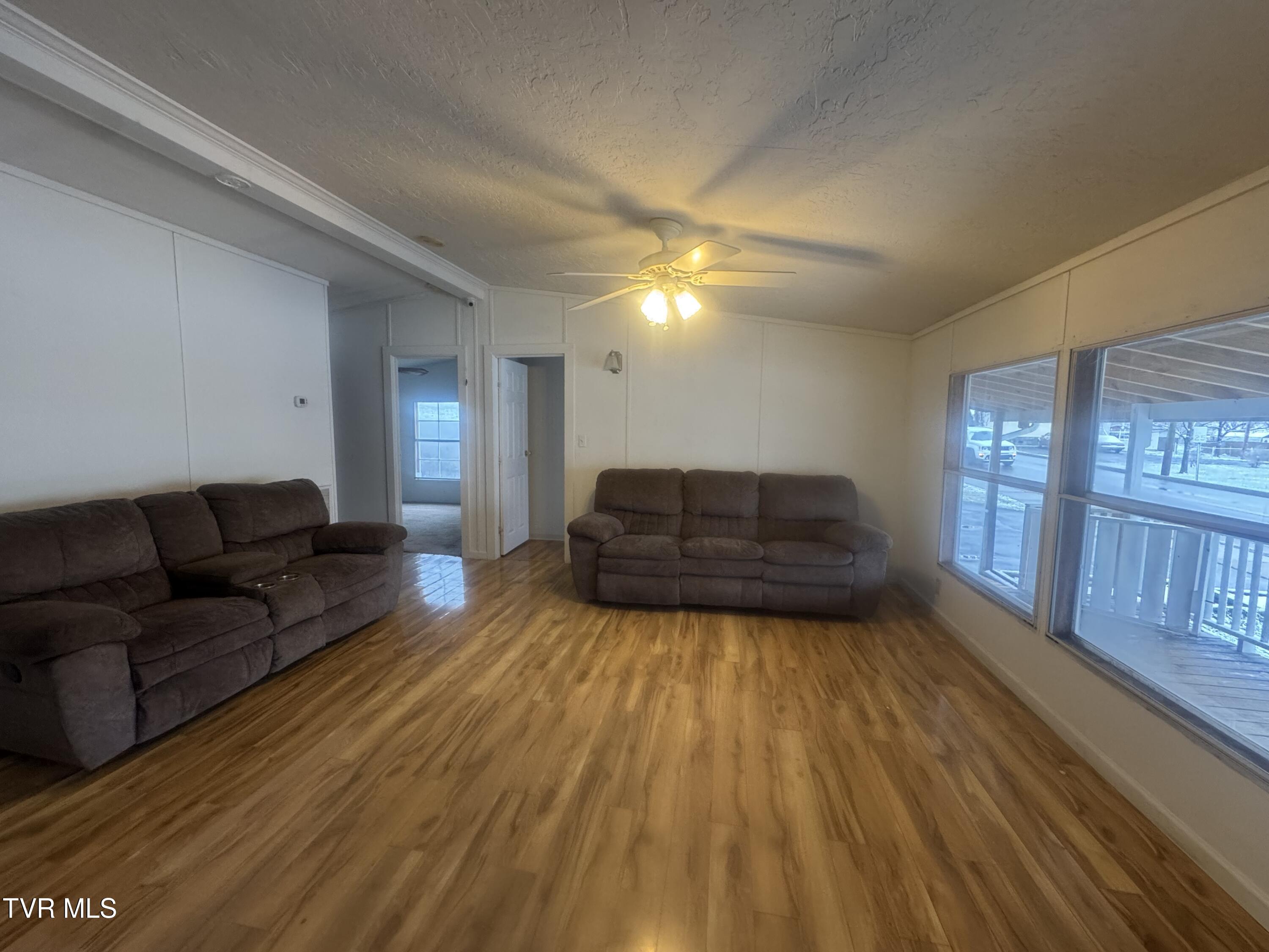 1013 Siam Road Elizabethton, TN 37643 - Photo 5 of 20 IMG_6966