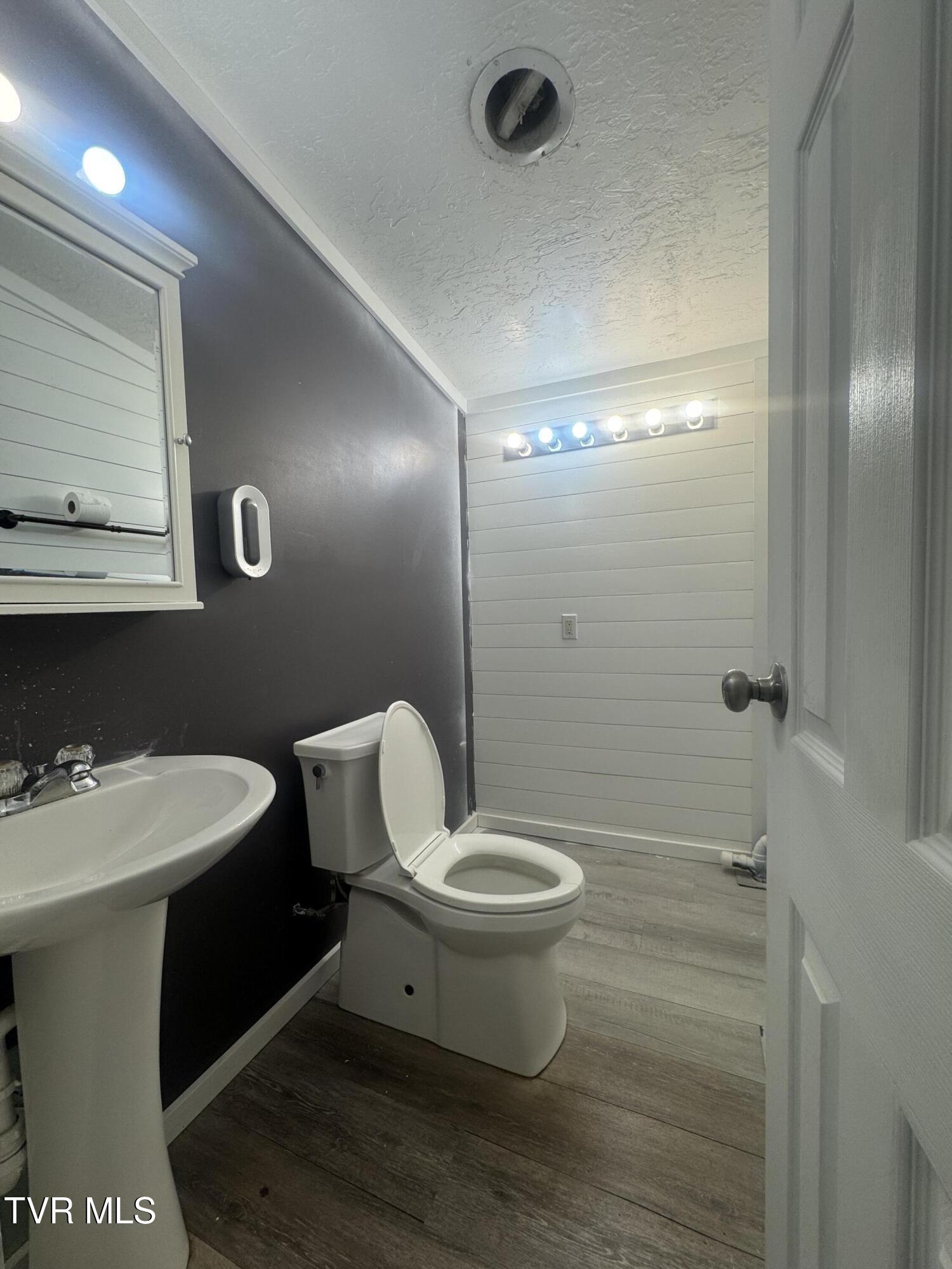 1013 Siam Road Elizabethton, TN 37643 - Photo 6 of 20 IMG_6957