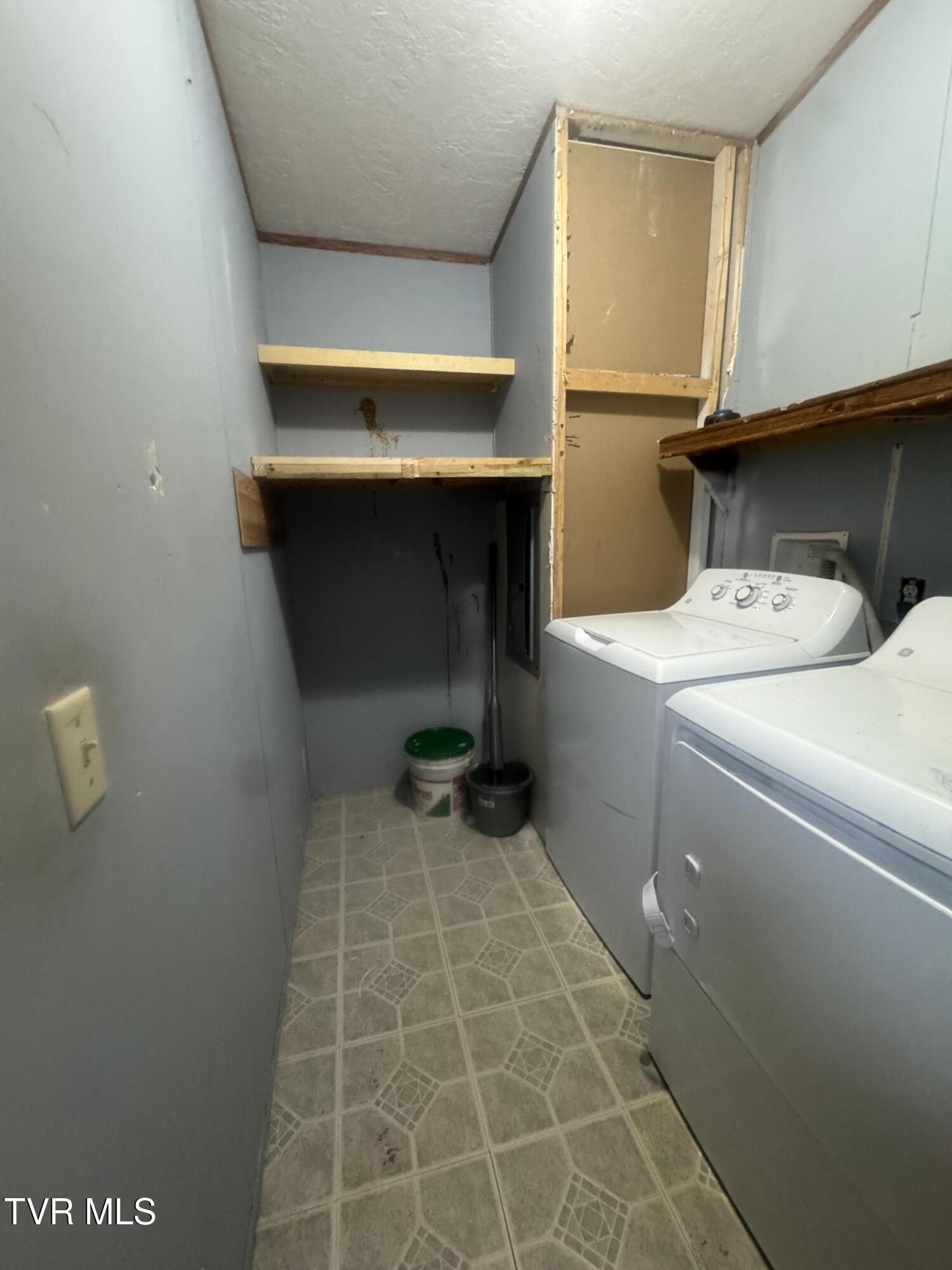 1013 Siam Road Elizabethton, TN 37643 - Photo 8 of 20 IMG_6965