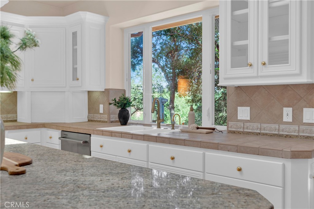 117 Frontier Way Templeton, CA 93465 - Photo 19 of 57 Kitchen