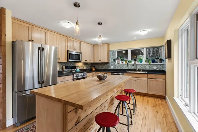 $899,000 | 28 Nyasa Lane, Brunswick, ME 04011