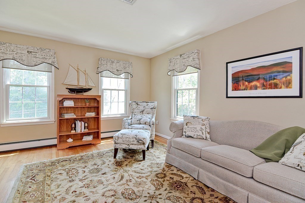 9 Eastmount Road Medfield, MA 02052 - Photo 4 of 40 Gallery Image 4