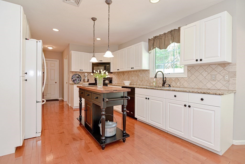 9 Eastmount Road Medfield, MA 02052 - Photo 8 of 40 Gallery Image 8
