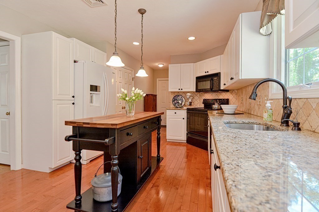 9 Eastmount Road Medfield, MA 02052 - Photo 9 of 40 Gallery Image 9