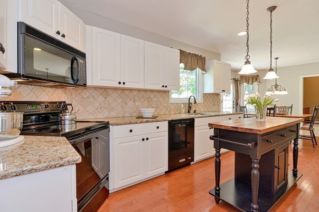 9 Eastmount Road Medfield, MA 02052 - Photo 10 of 40 Gallery Image 10