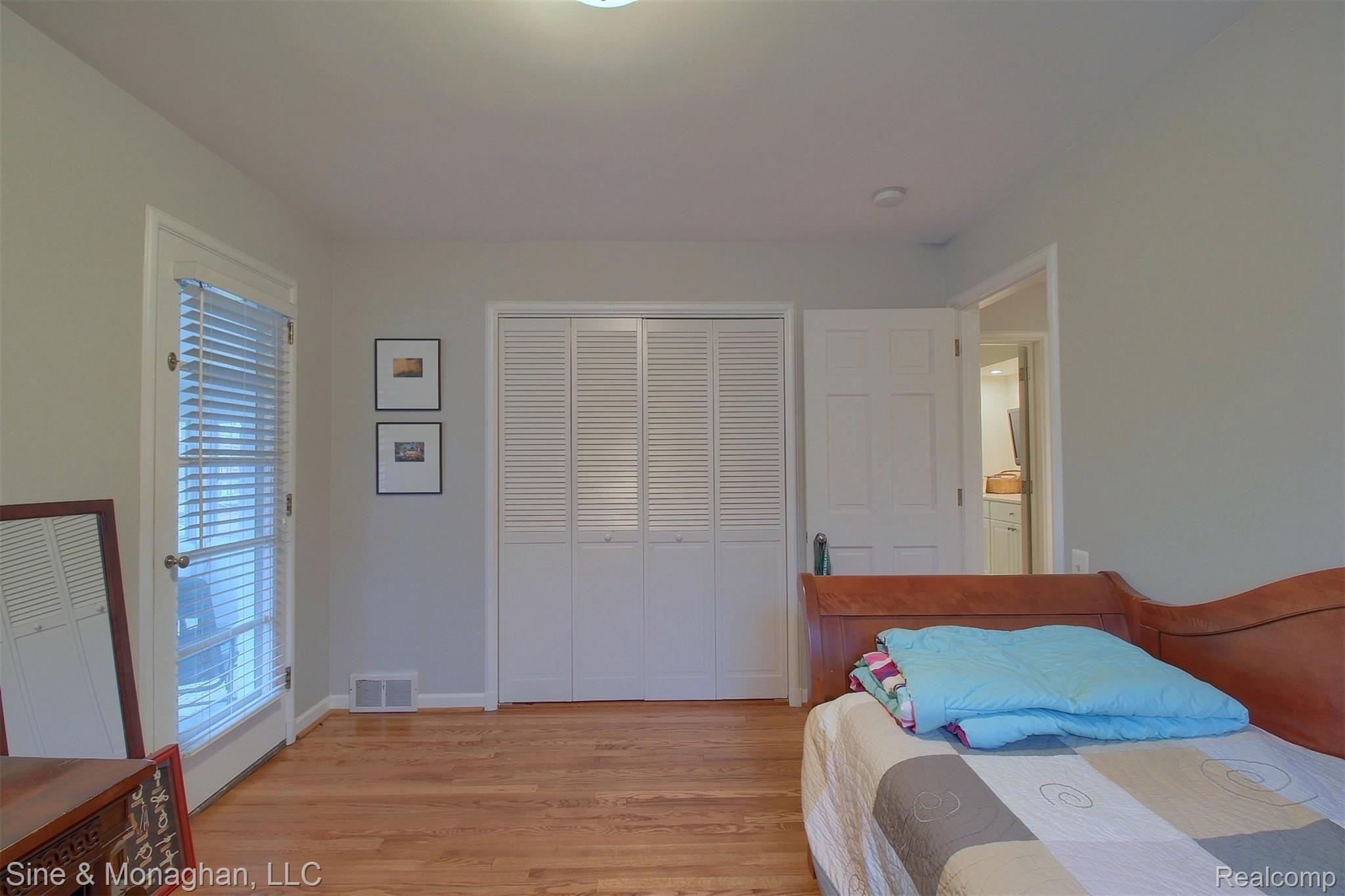950 Harcourt Road Grosse Pointe, MI 48230 - Photo 17 of 30 17-2nd Bedroom 2nd View.jpg