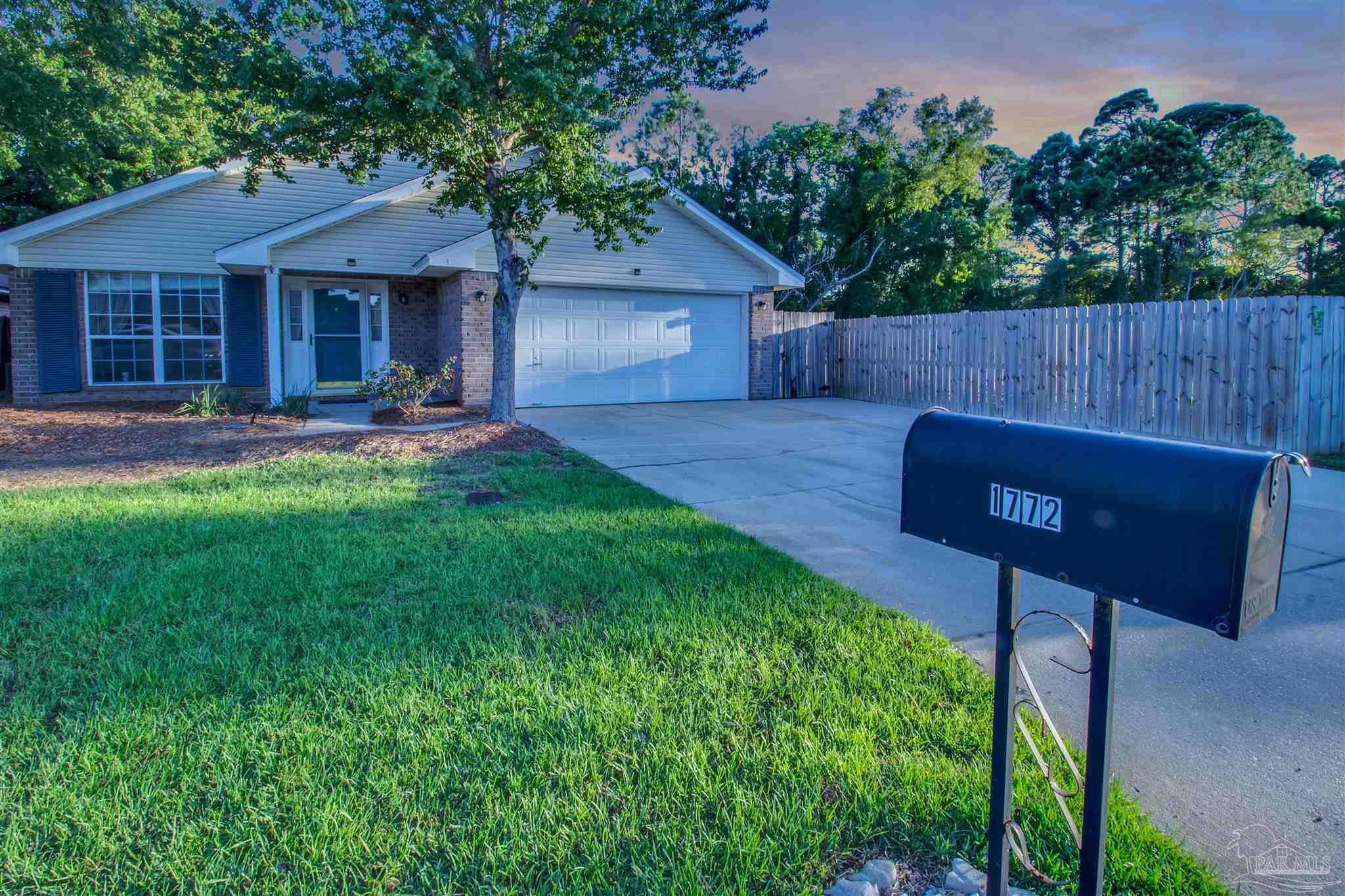 1772 Ivalea Circle Navarre, FL 32566 - Photo 3 of 35