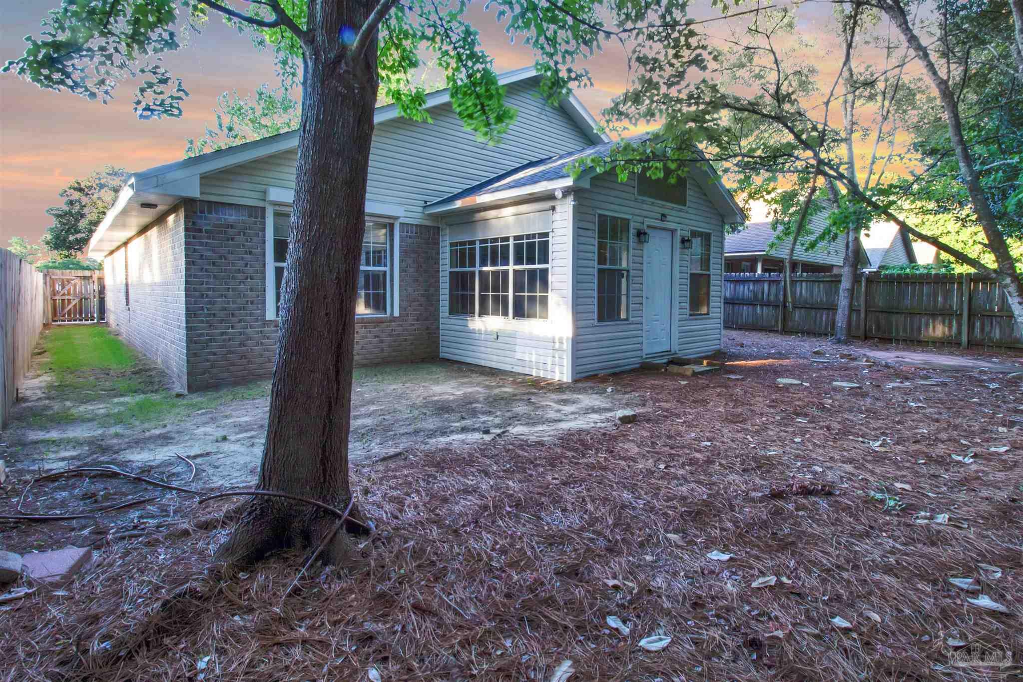 1772 Ivalea Circle Navarre, FL 32566 - Photo 33 of 35