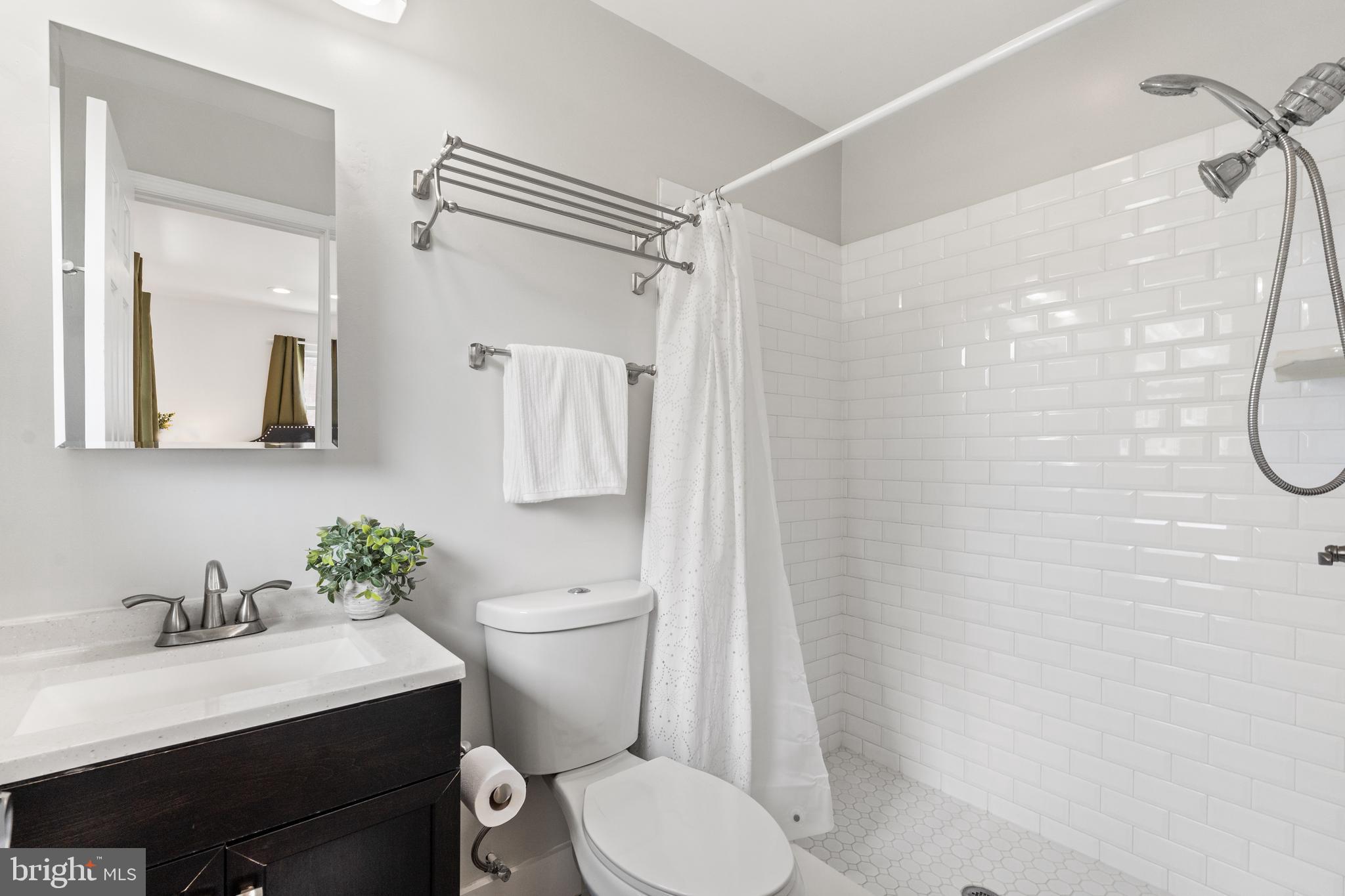5221 C Street Southeast Washington, DC 20019 - Photo 17 of 34 Primary en-suite