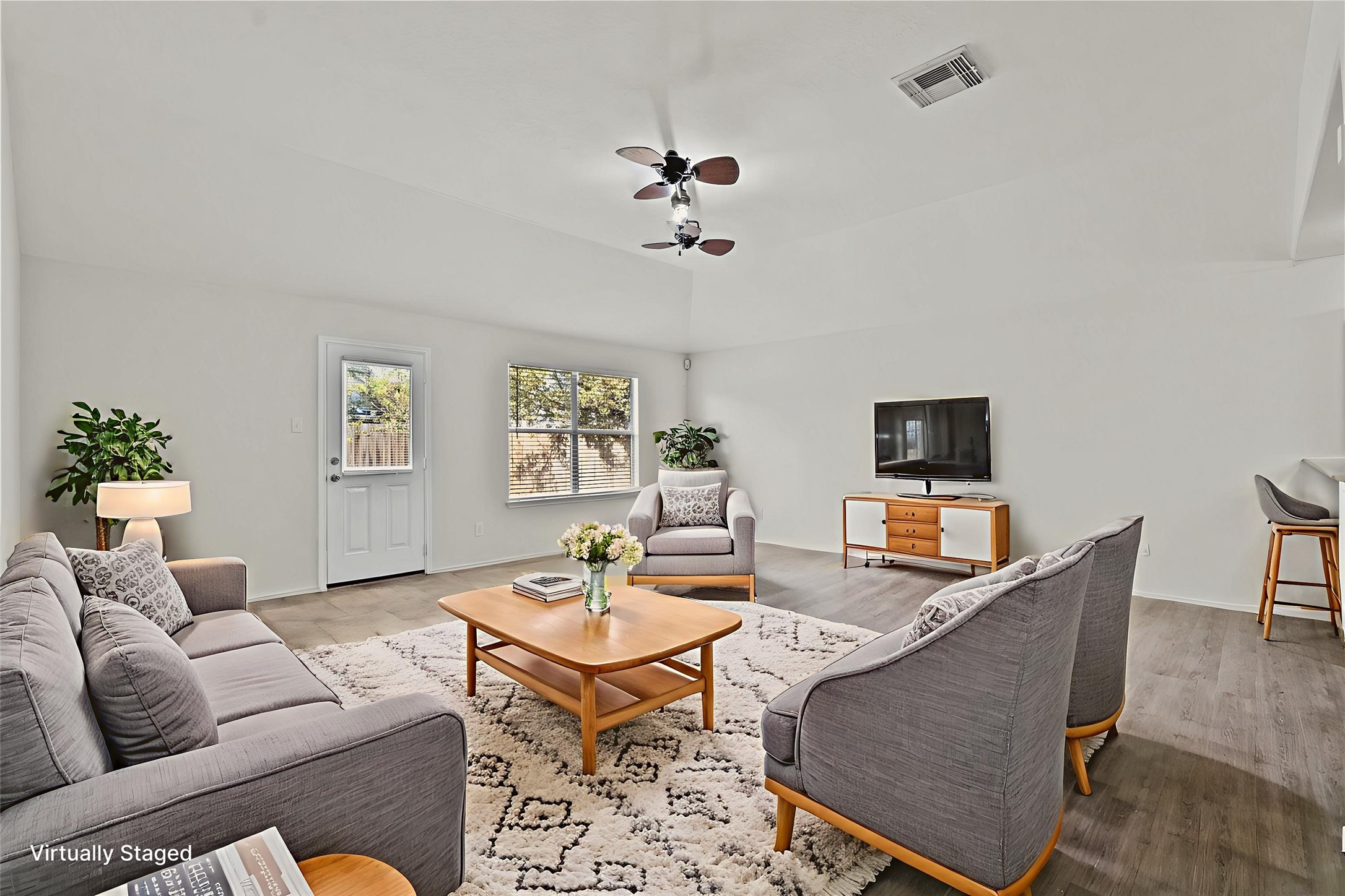 13431 Rural Oak Street Houston, TX 77034 - Photo 2 of 35 Spacious living room