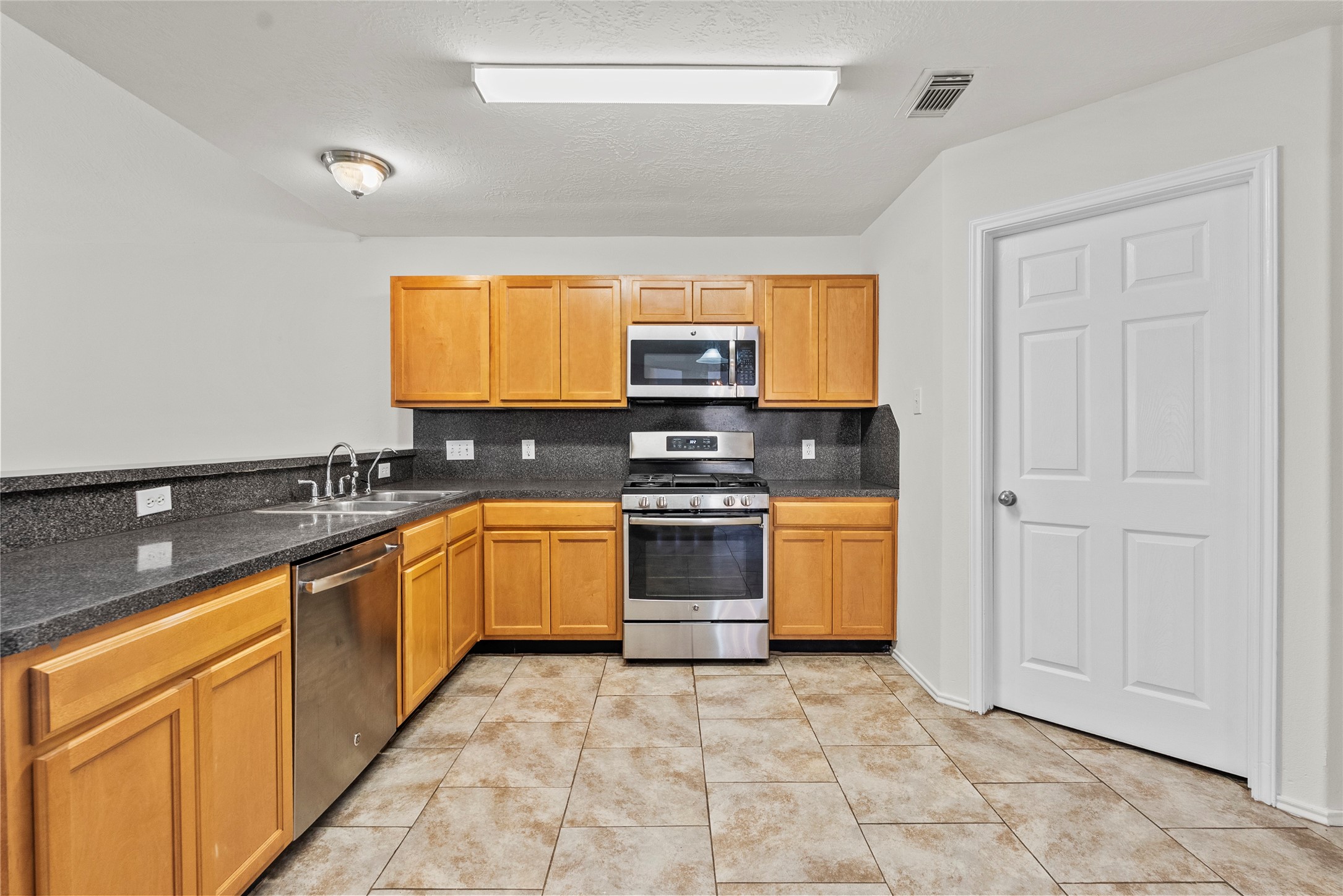 13431 Rural Oak Street Houston, TX 77034 - Photo 4 of 35