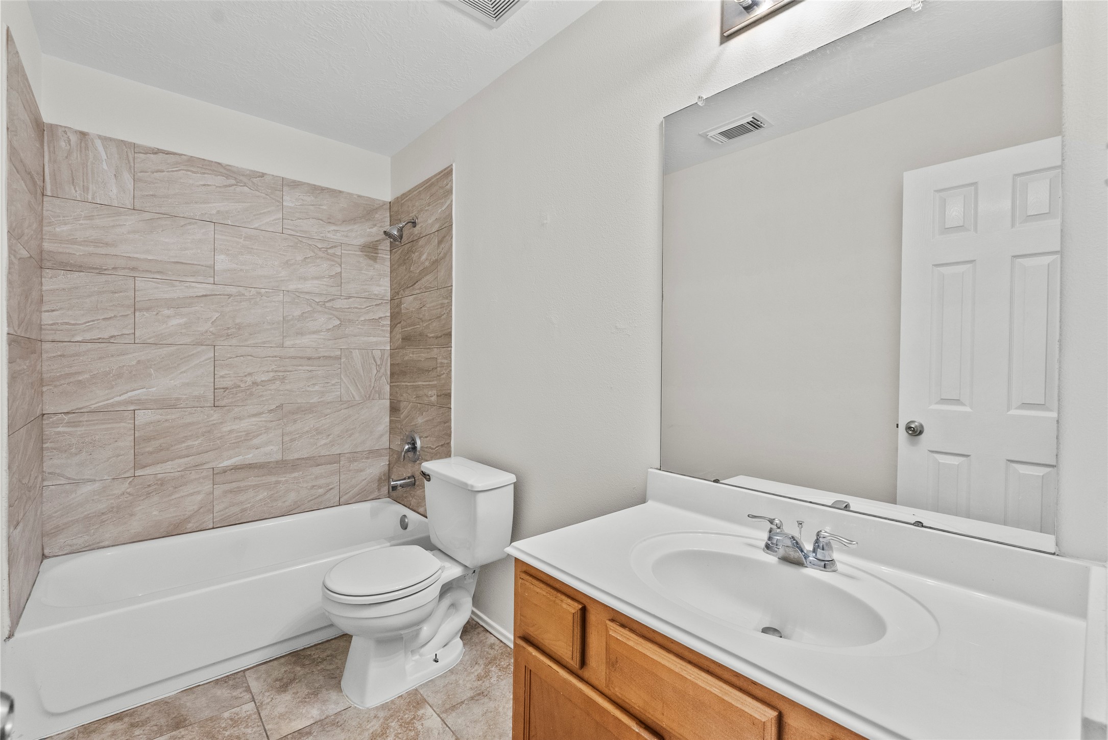 13431 Rural Oak Street Houston, TX 77034 - Photo 10 of 35 Guest bathroom