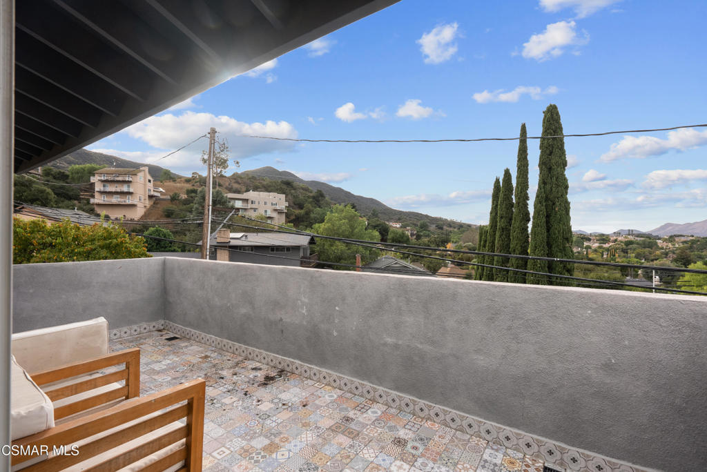 264 Beech Road Newbury Park, CA 91320 - Photo 21 of 29 a view of a terrace
