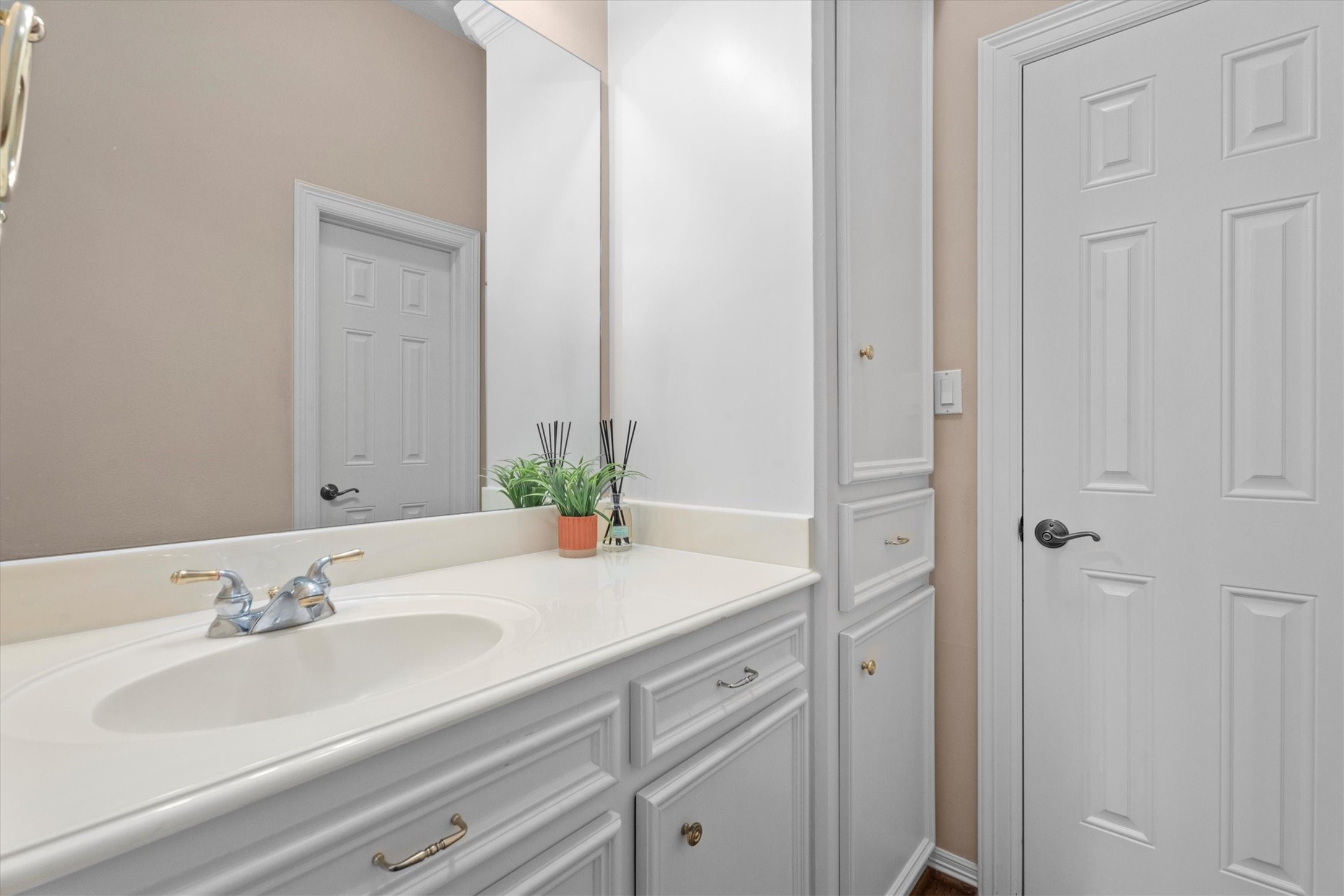 31627 Cedardale Street Magnolia, TX 77355 - Photo 39 of 47 Full bathroom with spacious countertops and plenty of storage space.