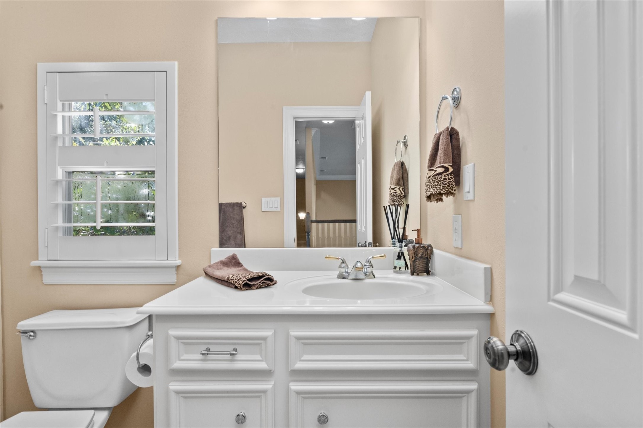 31627 Cedardale Street Magnolia, TX 77355 - Photo 40 of 47 Third full bathroom with plenty of space.