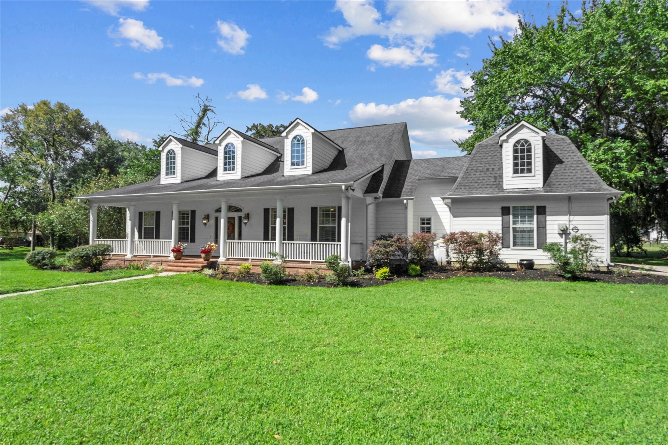 31627 Cedardale Street Magnolia, TX 77355 - Photo 7 of 47 Plenty of space for vehicles, guests, and everyday convenience.