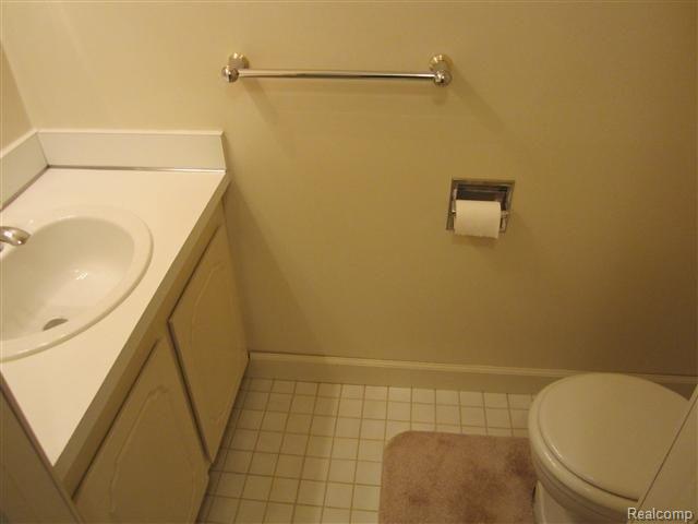 24751 Greenhill Road, Unit 30 Warren, MI 48091 - Photo 5 of 20 007.JPG