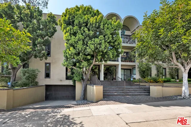 a view of a house with outdoor space