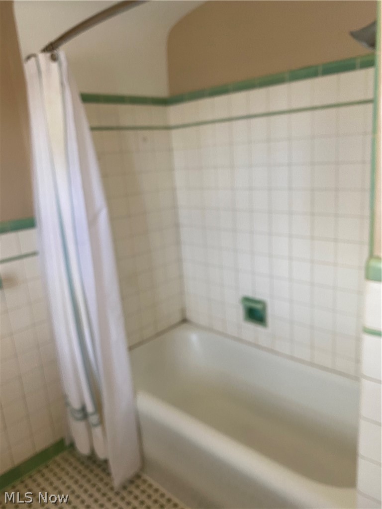 2404 Channing Road Cleveland, OH 44118 - Photo 15 of 35