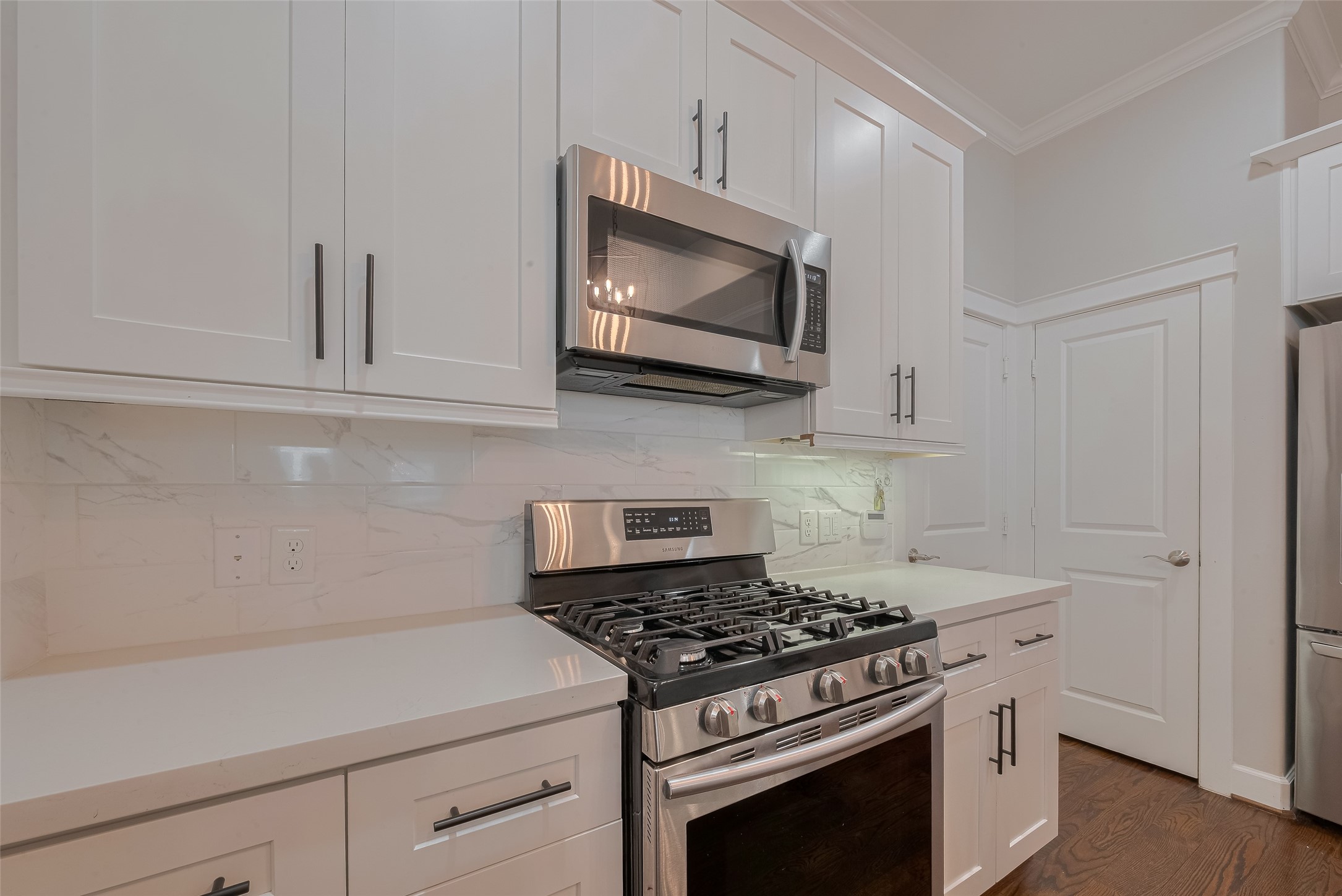 854 West 20th Street Houston, TX 77008 - Photo 12 of 40 a kitchen with microwave cabinets and stove top oven