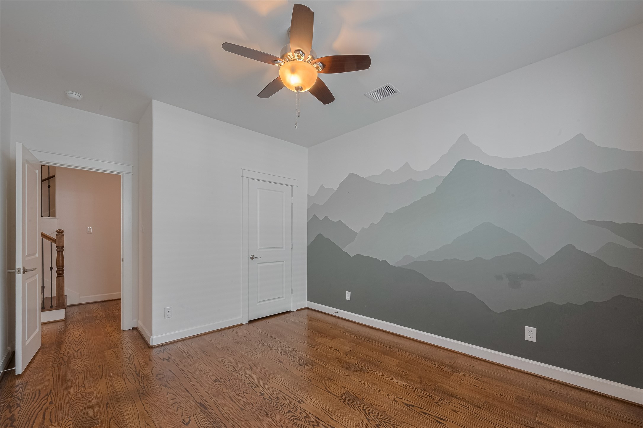 854 West 20th Street Houston, TX 77008 - Photo 21 of 40 wooden floor in an empty room with a window