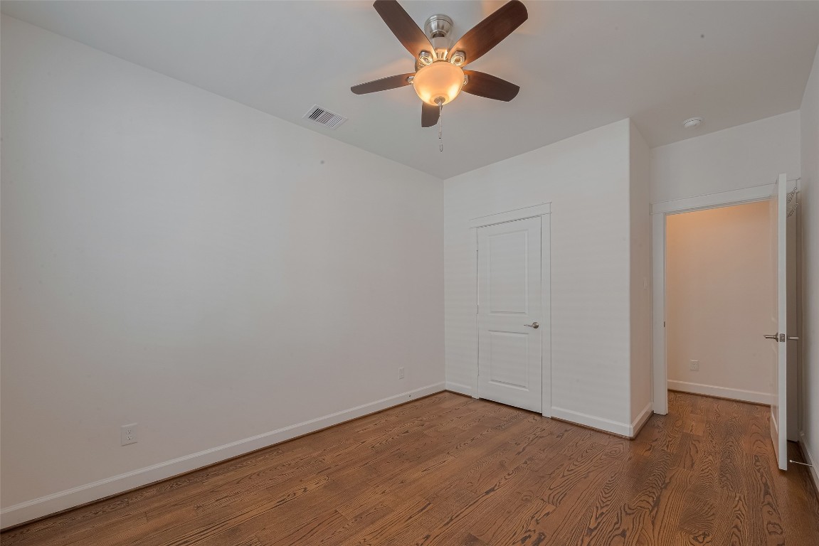854 West 20th Street Houston, TX 77008 - Photo 24 of 40 an empty room with wooden floor and a ceiling fan