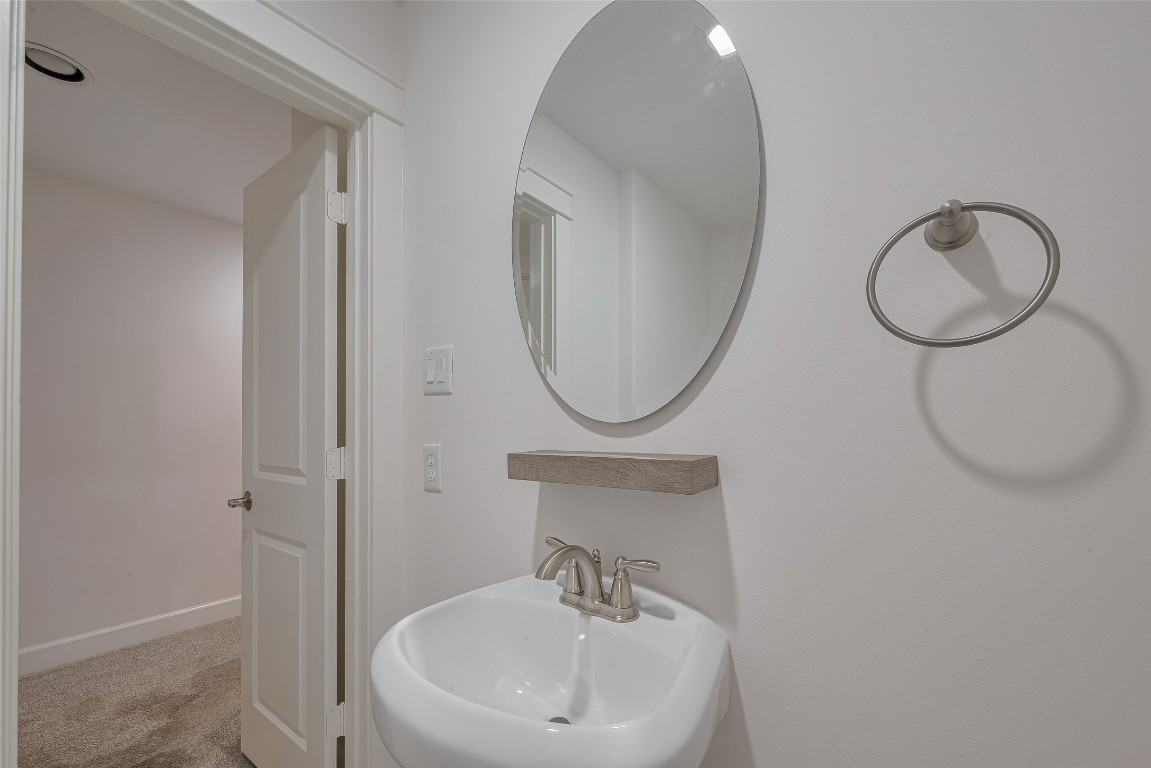 854 West 20th Street Houston, TX 77008 - Photo 28 of 40 a bathroom with a sink a mirror and a shower