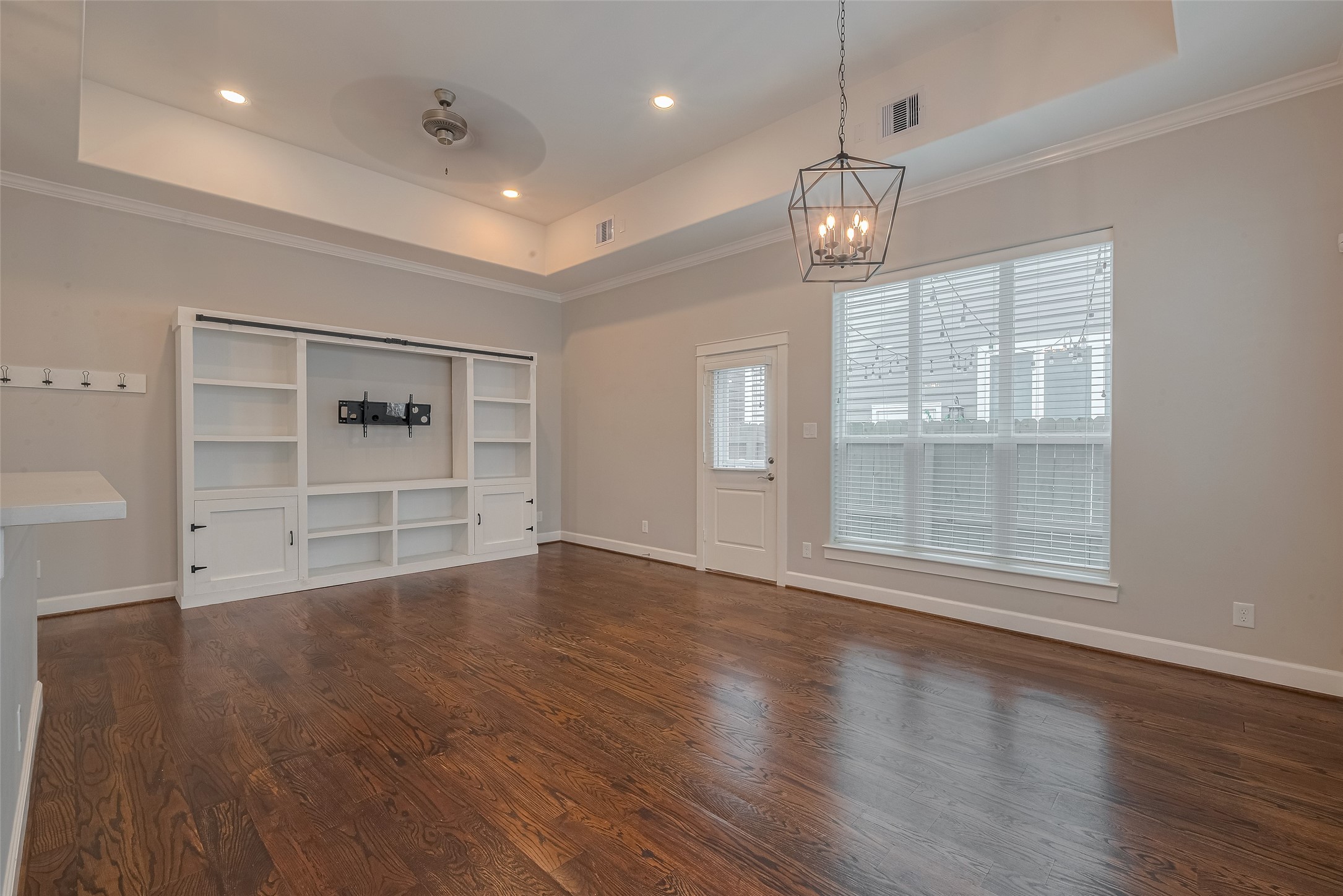 854 West 20th Street Houston, TX 77008 - Photo 5 of 40 an empty room with wooden floor cabinet and windows