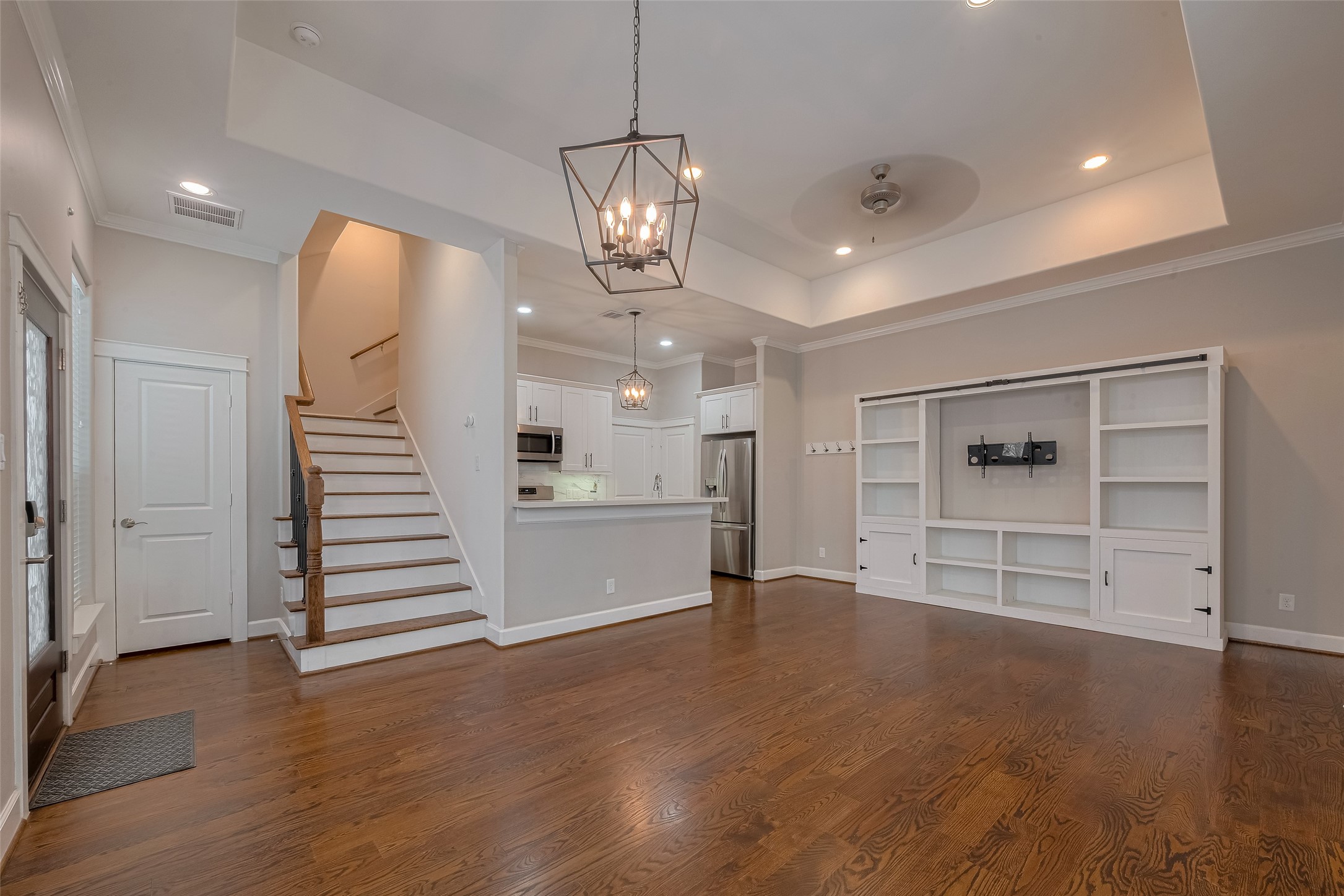 854 West 20th Street Houston, TX 77008 - Photo 6 of 40 a view of an empty room with a window and wooden floor
