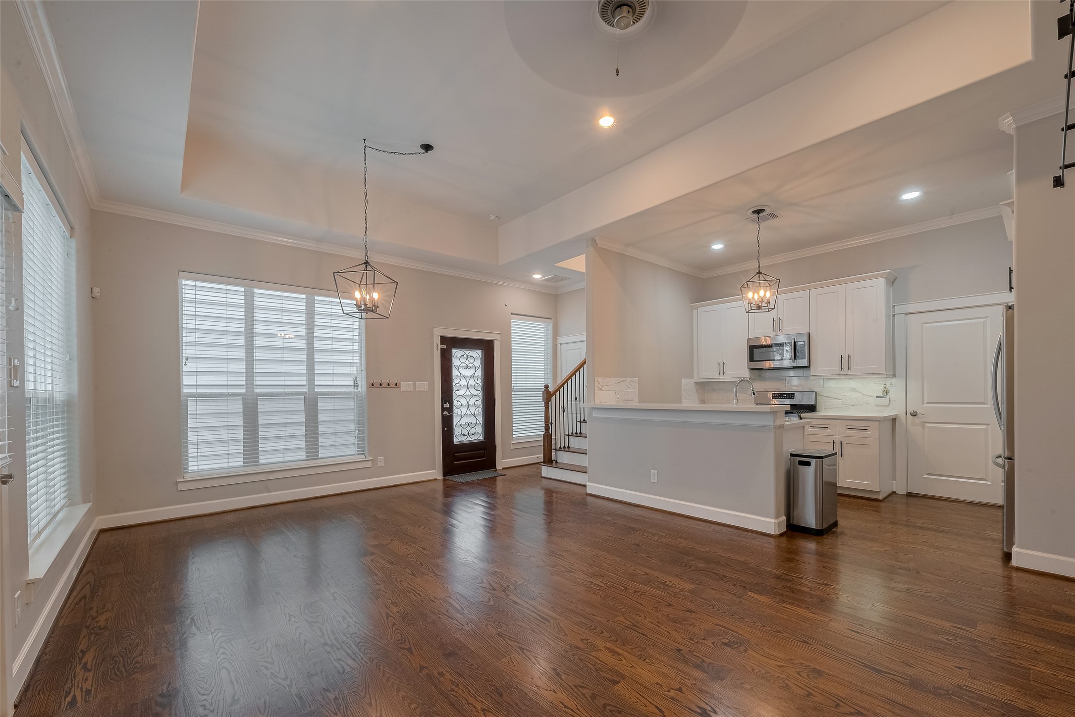 854 West 20th Street Houston, TX 77008 - Photo 7 of 40 a view of an empty room with wooden floor and a window