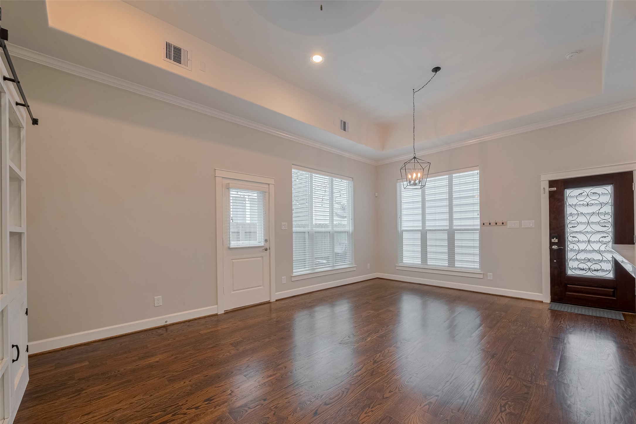 854 West 20th Street Houston, TX 77008 - Photo 8 of 40 a view of an empty room with wooden floor and a window