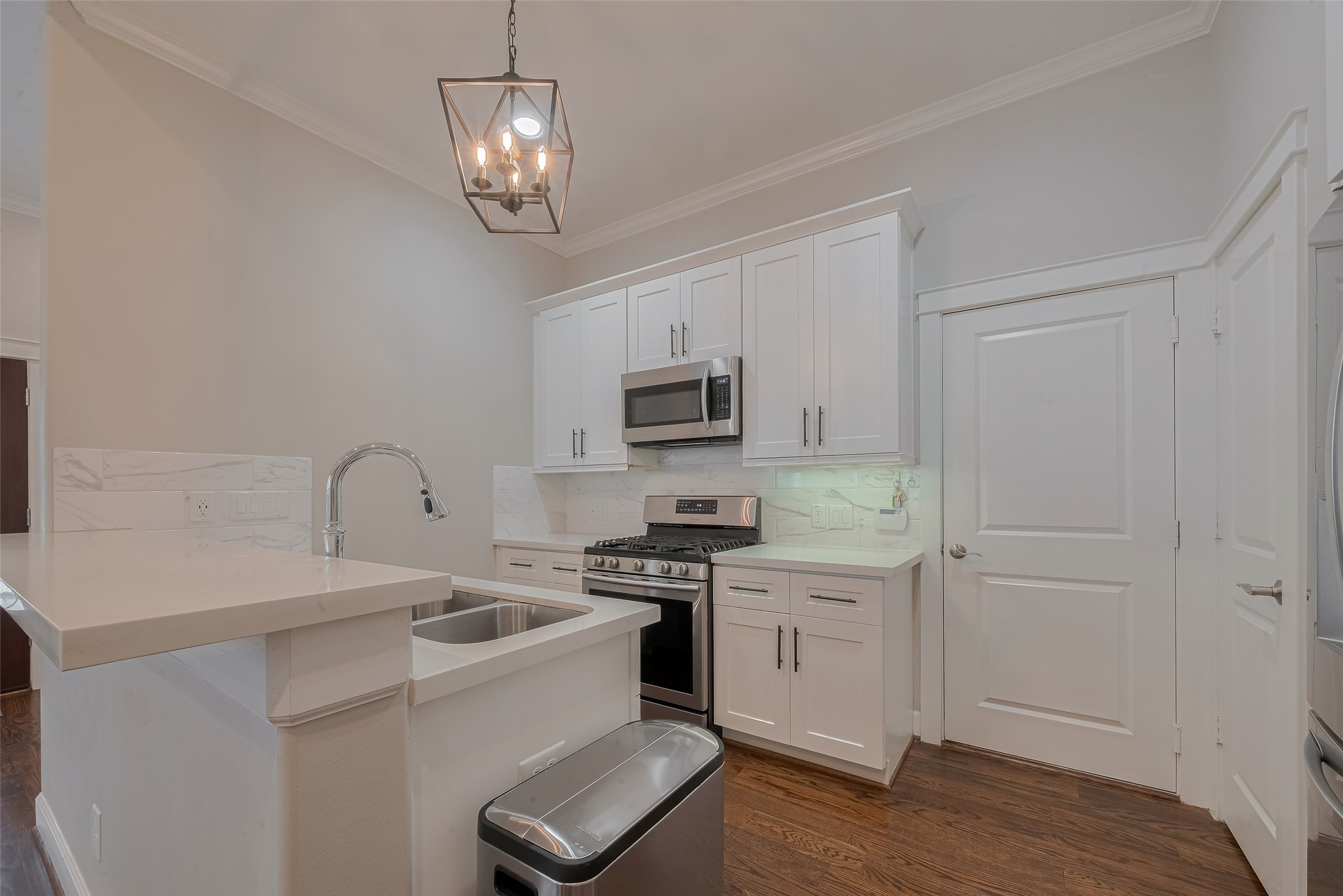 854 West 20th Street Houston, TX 77008 - Photo 9 of 40 a kitchen with white cabinets and stainless steel appliances