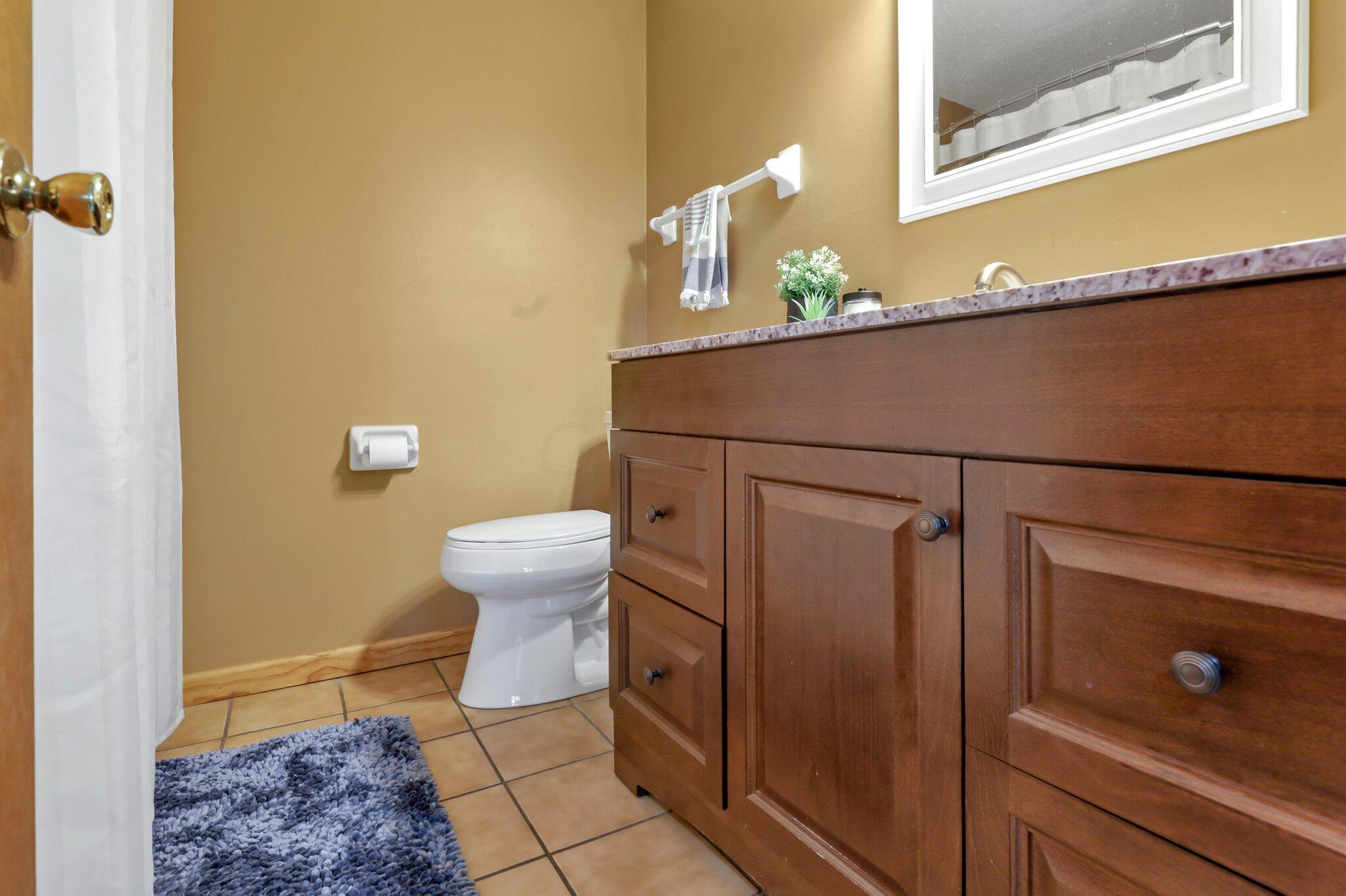 188 Landover Road Columbus, OH 43230 - Photo 45 of 65 Hall Bath