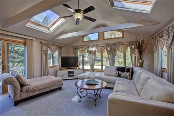 109 Colburn Road Reading, MA 01867 - Photo 1 of 26 Gallery Image 1