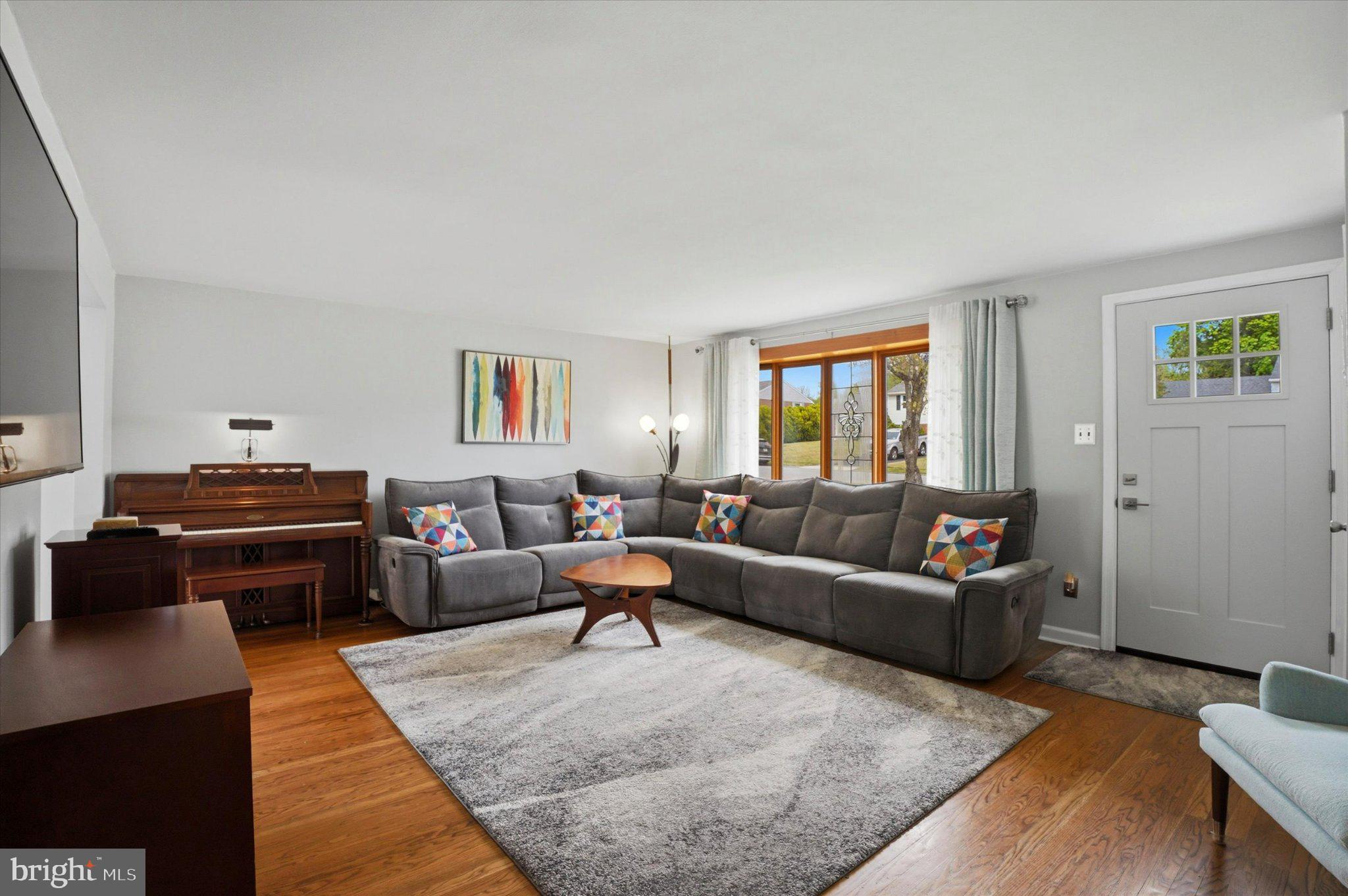 308 Lewis Road Springfield, PA 19064 - Photo 4 of 34 Bright and inviting living space.