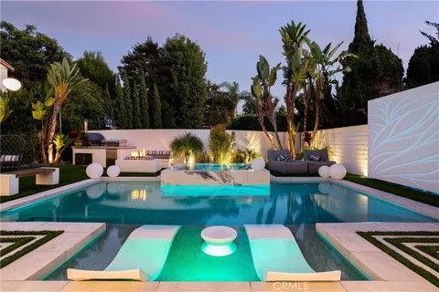 a view of yard with seating area