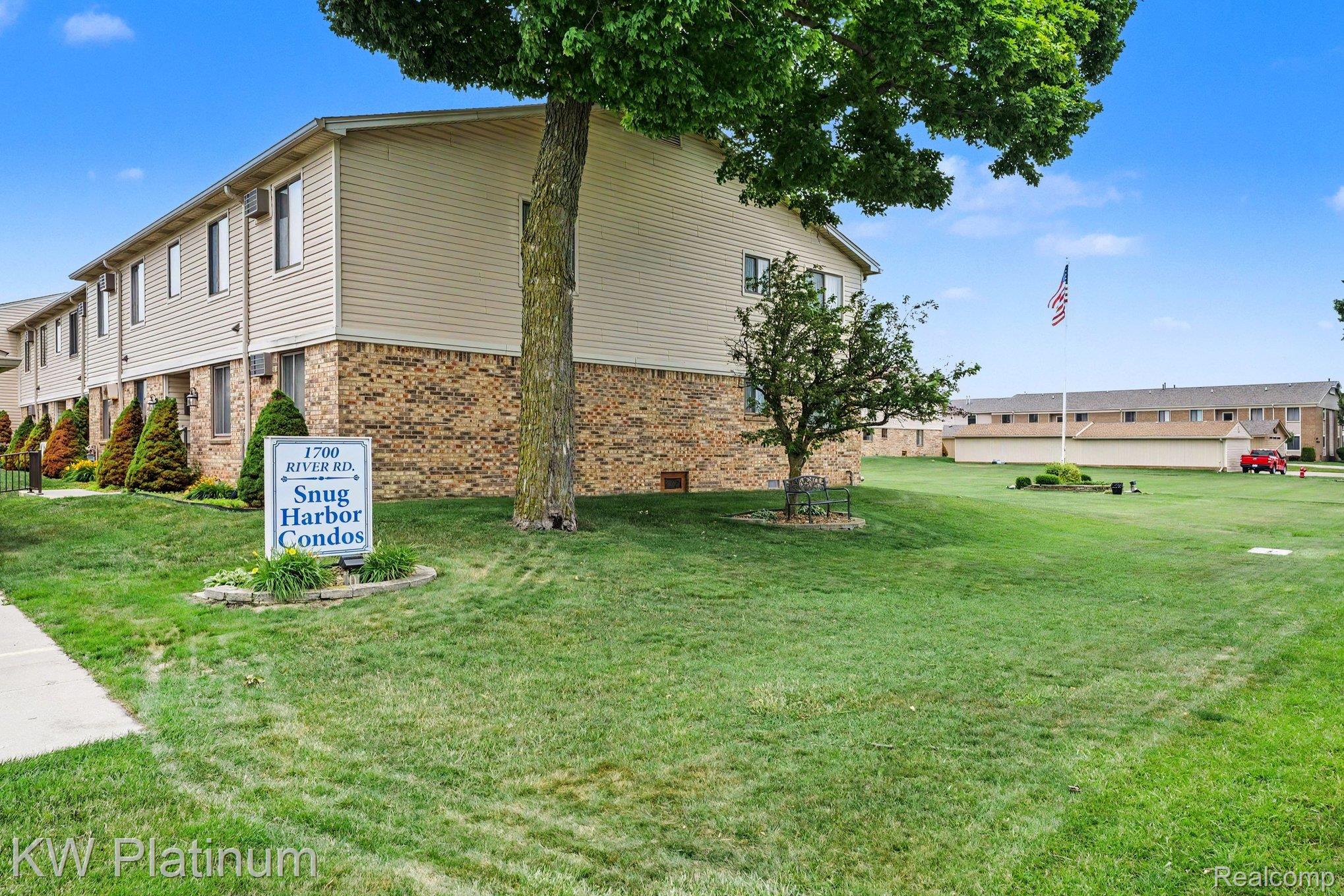 1700 River Road, Unit 6 Marysville, MI 48040 - Photo 25 of 32 025_file_3907 - Copy.jpg