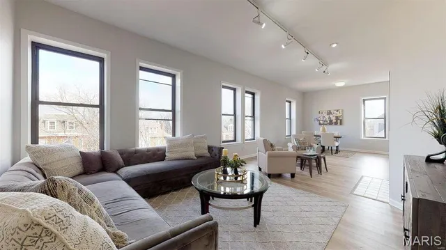 $1,900 | 4256 Maryland Avenue, Unit 3E, St. Louis, MO 63108