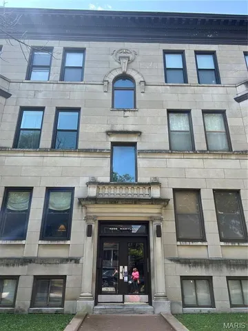 $1,900 | 4256 Maryland Avenue, Unit 3E, St. Louis, MO 63108