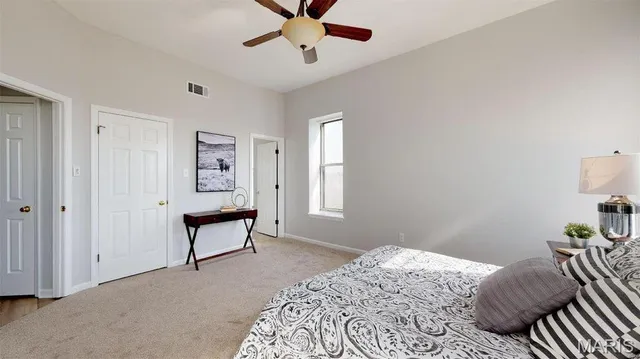 $1,900 | 4256 Maryland Avenue, Unit 3E, St. Louis, MO 63108