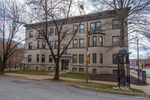 $1,900 | 4256 Maryland Avenue, Unit 3E, St. Louis, MO 63108