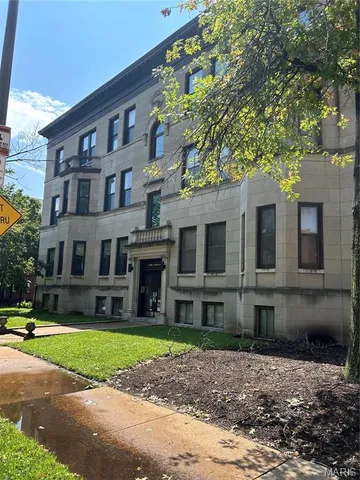 $1,900 | 4256 Maryland Avenue, Unit 3E, St. Louis, MO 63108
