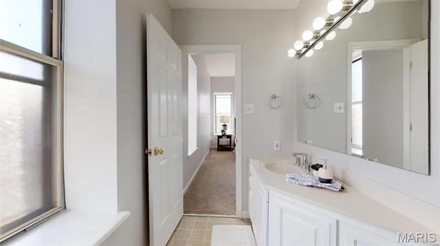 $1,900 | 4256 Maryland Avenue, Unit 3E, St. Louis, MO 63108