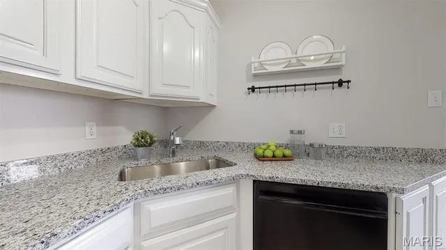 $1,900 | 4256 Maryland Avenue, Unit 3E, St. Louis, MO 63108