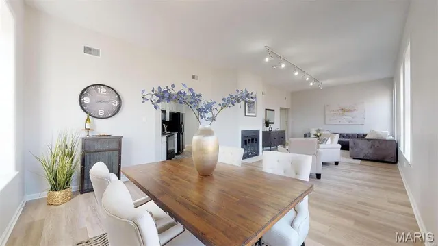 $1,900 | 4256 Maryland Avenue, Unit 3E, St. Louis, MO 63108