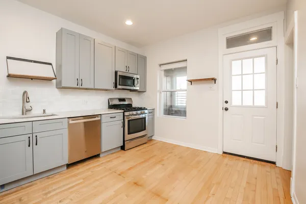 $2,300 | 2136 North Avers Avenue, Unit 1, Chicago, IL 60647