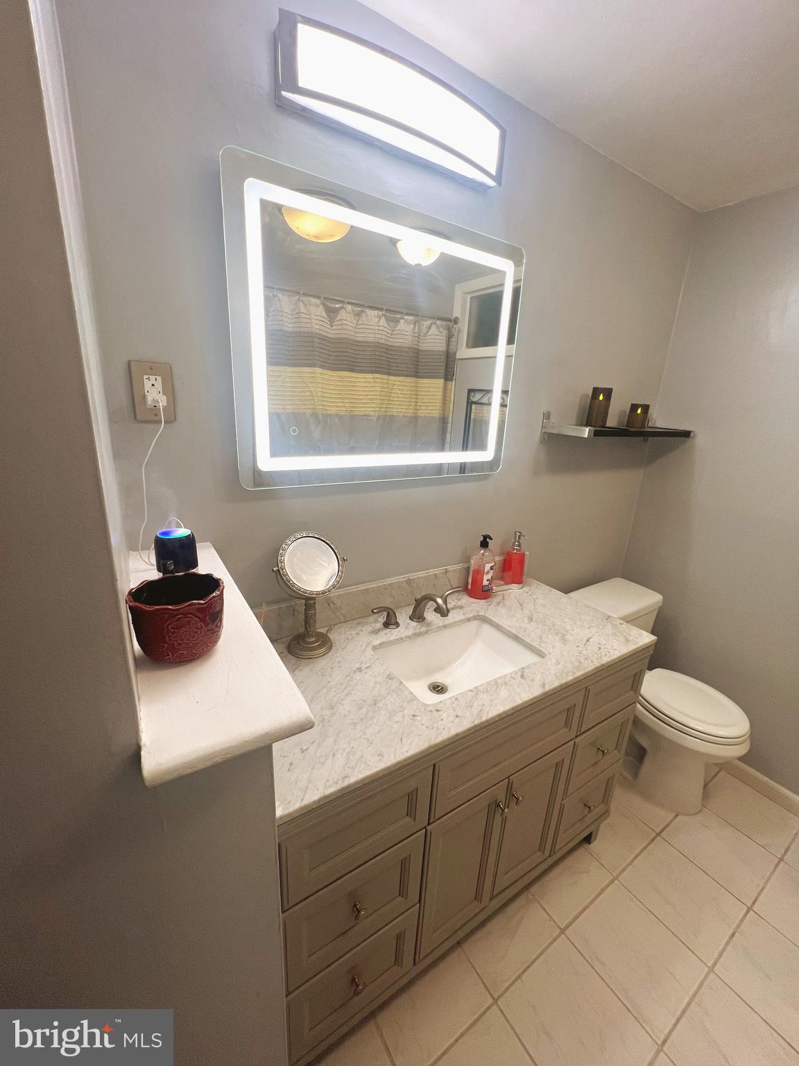 11321 College View Drive Silver Spring, MD 20902 - Photo 15 of 83 Soak in a tub with aromatherapy and Electric Candl